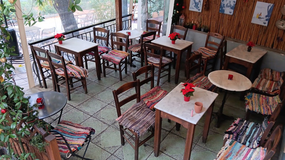 Το Κομπολόι παραδοσιακο καφενειο