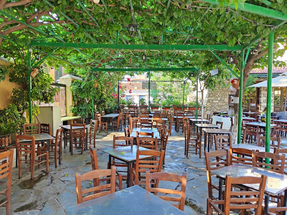 Platanos Taverna