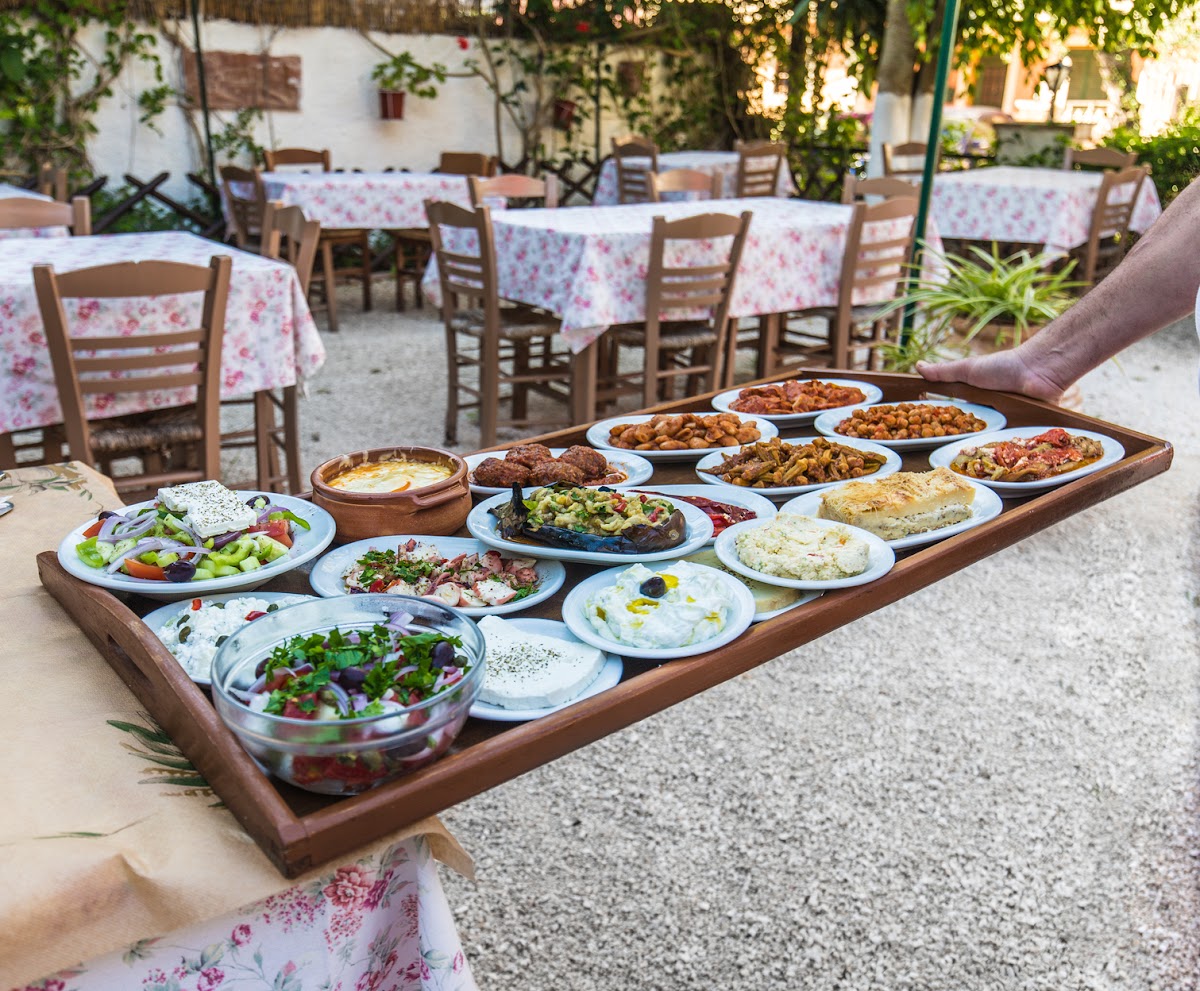 TAVERNA AKROTIRI
