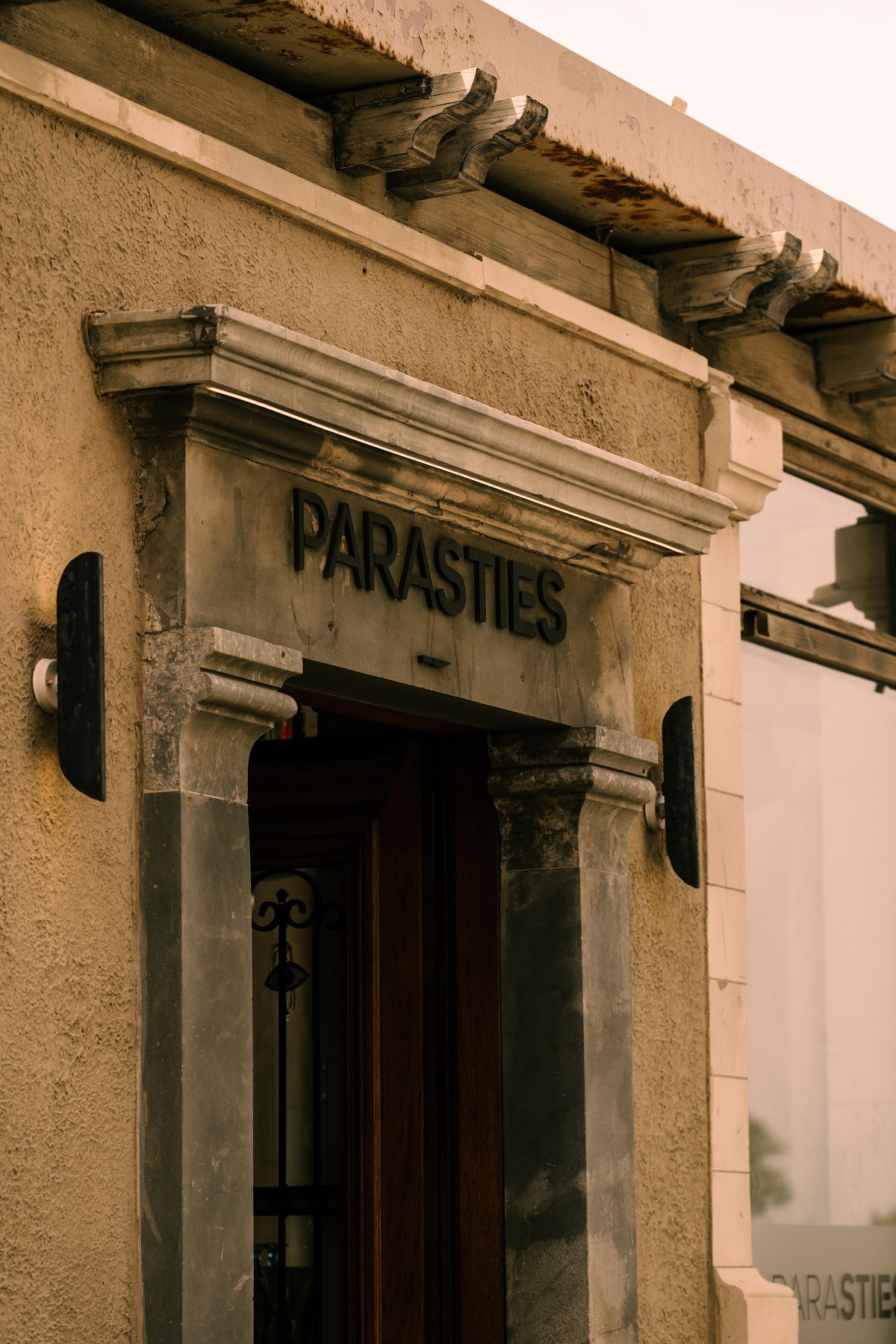 Parasties