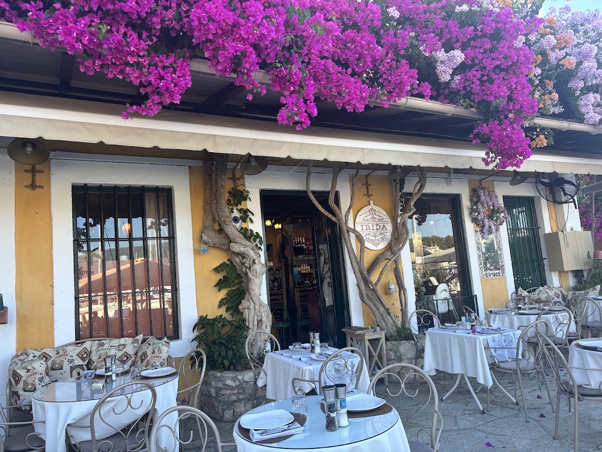 Irida Cafe Bar restaurant