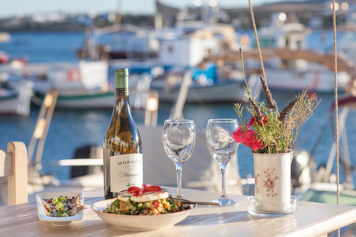 Markakis Restaurant - Piso Livadi Paros