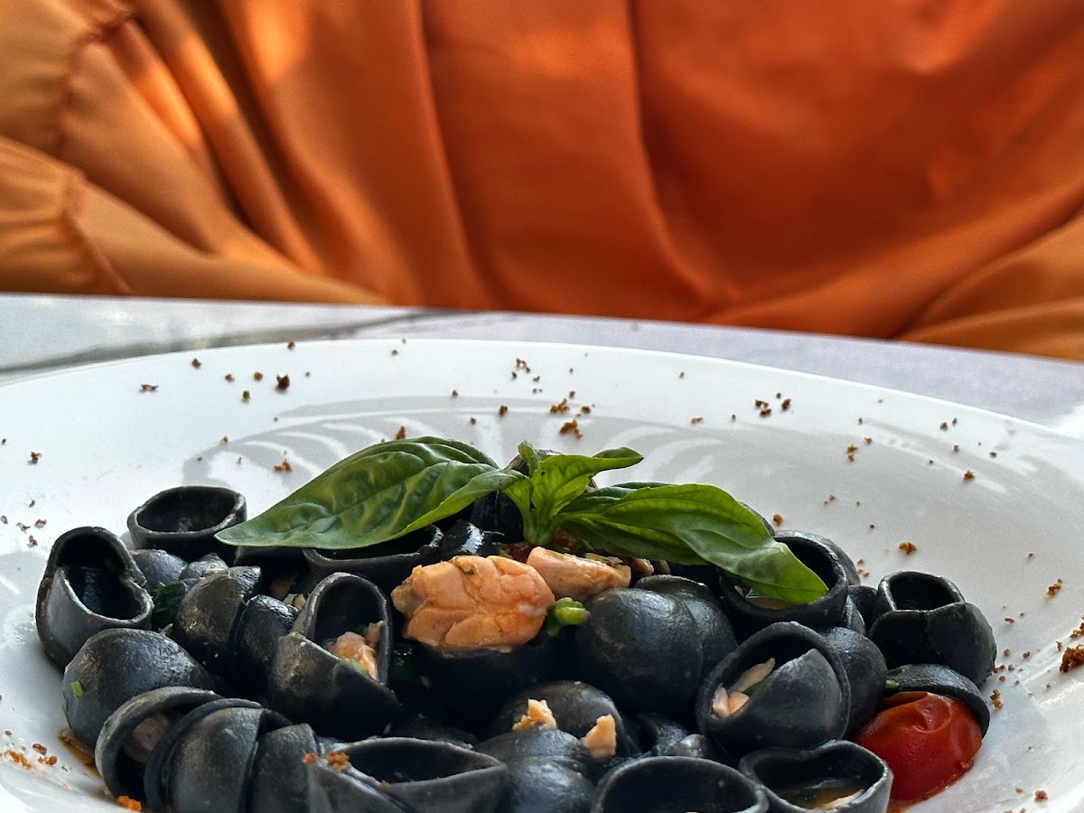 El Sabor Restaurant & Lounge