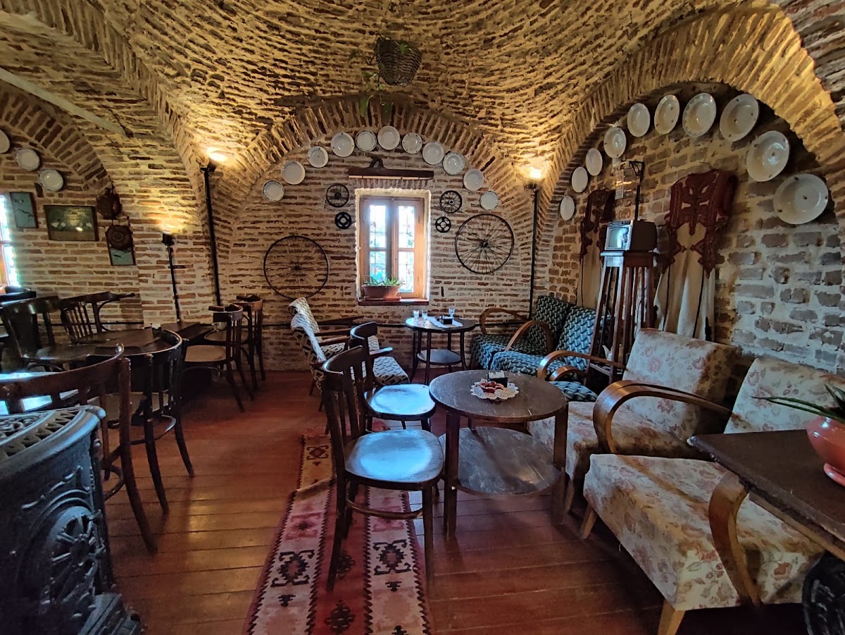 Komiteti - Kafe Muzeum
