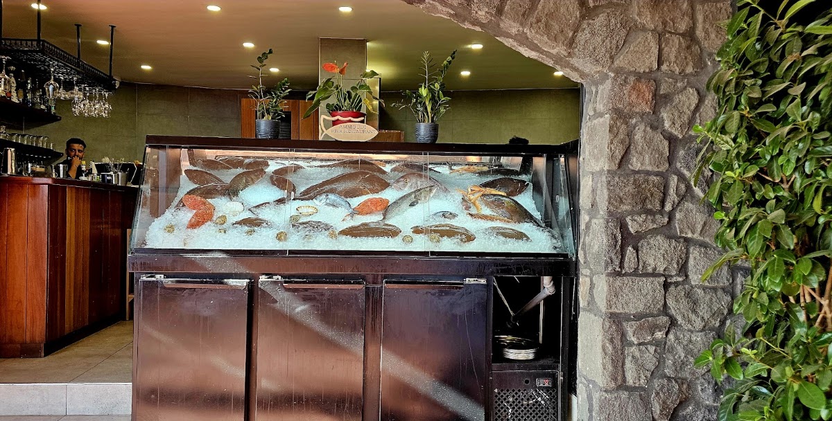 Ammoudi Fish Tavern