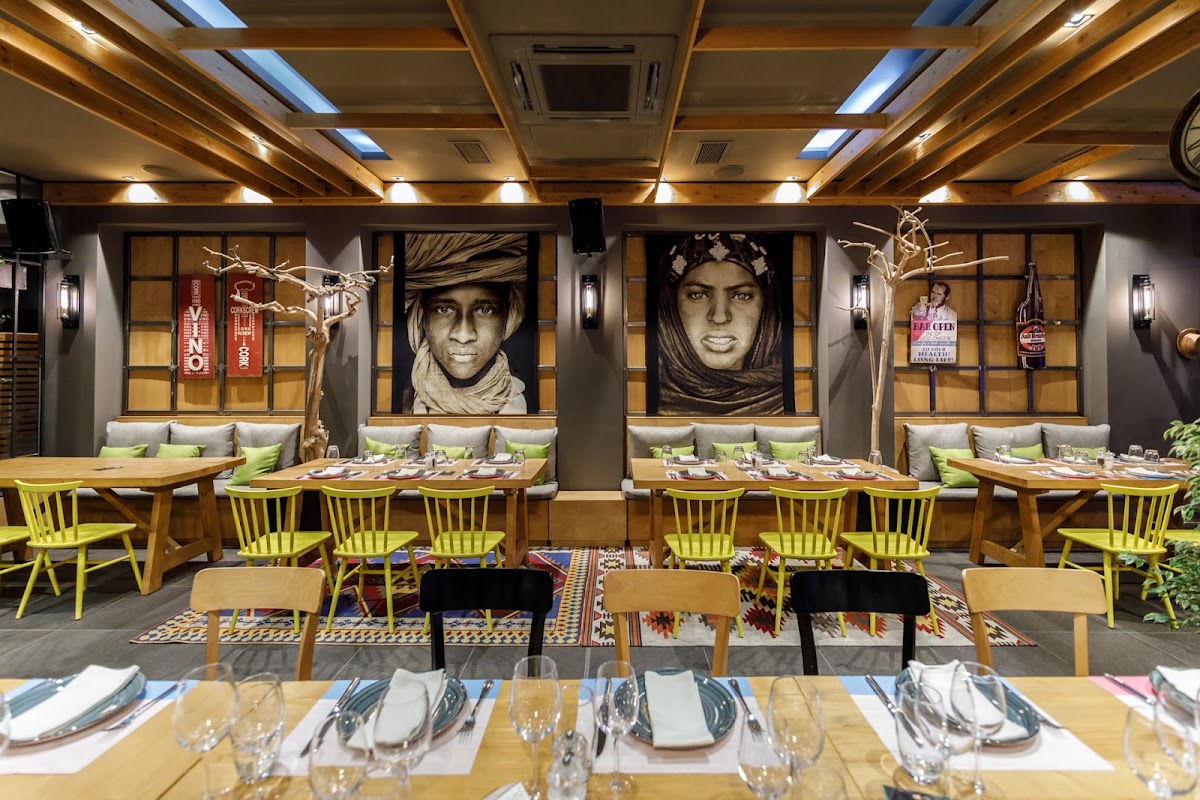 Yiamas Gastro Bar