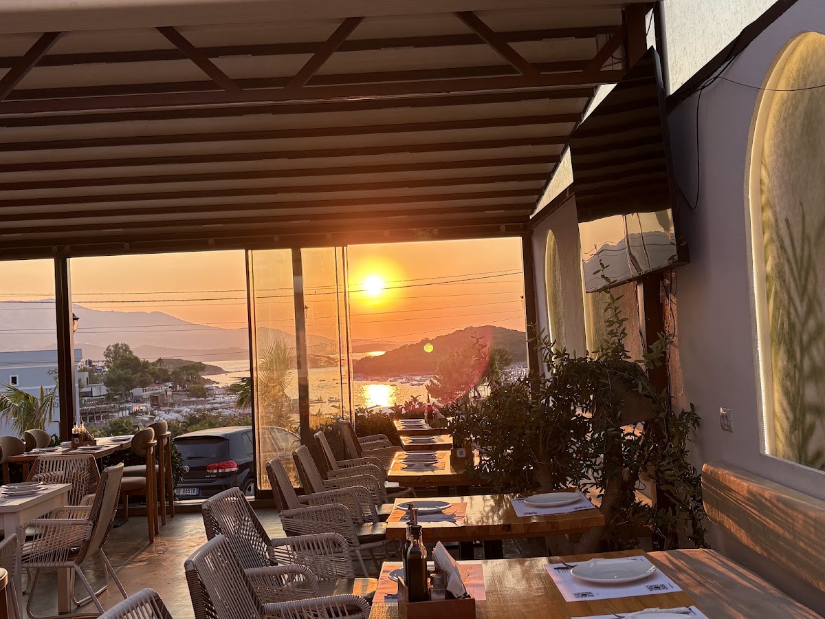 Island Restaurant & Pizza