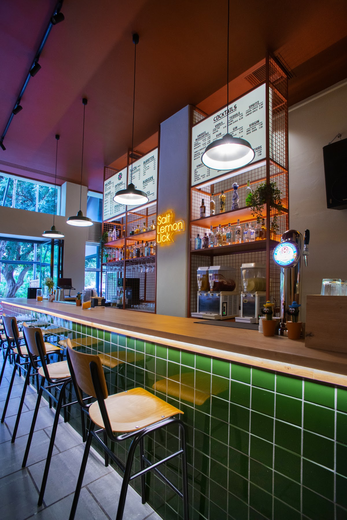 AMORES PERROS cantina Mexicana