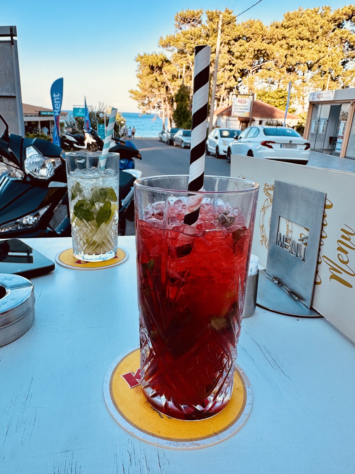 CAPTAINS BAR