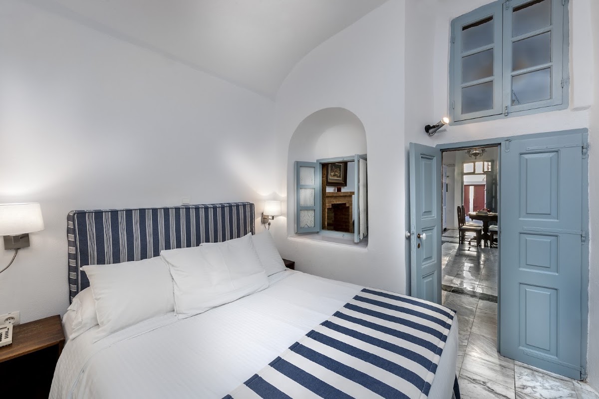 Aigialos Hotel Santorini