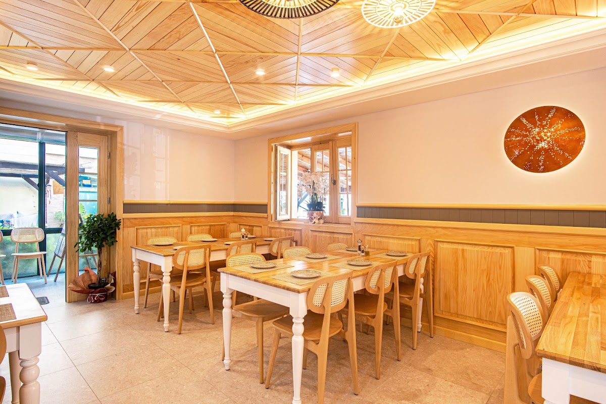 Lefteri's Tavern