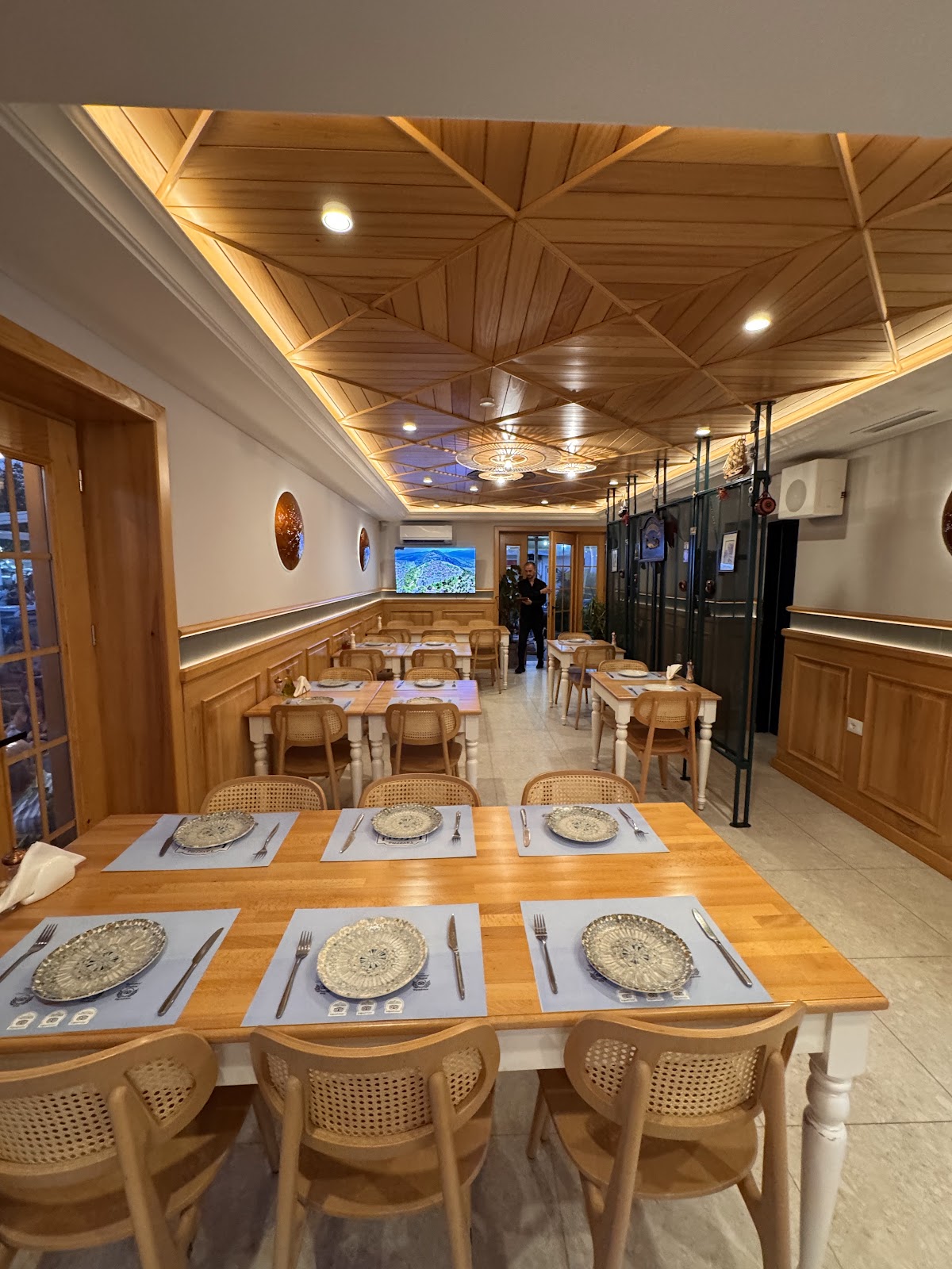 Lefteri's Tavern