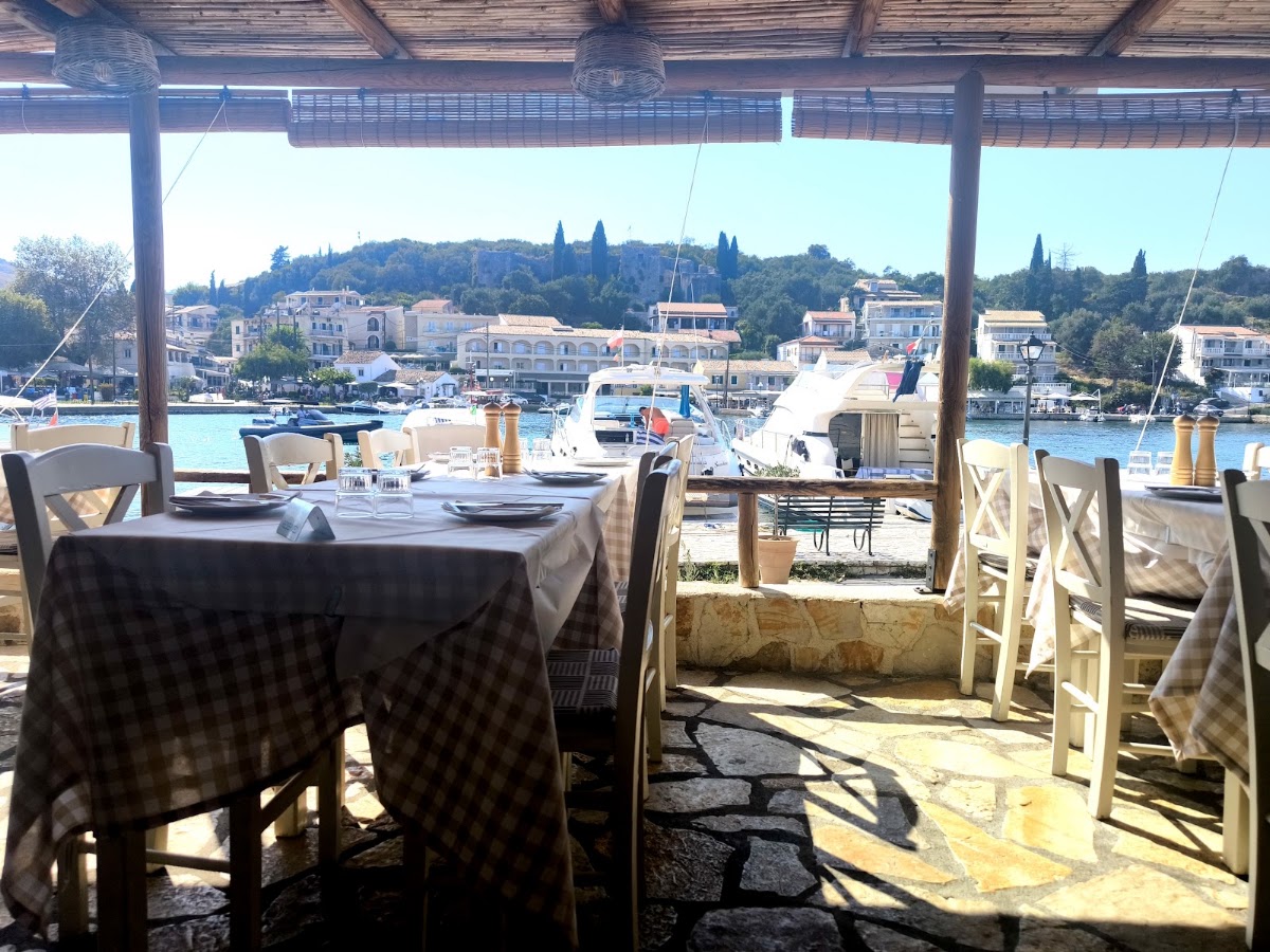 Tavernaki, traditional taverna