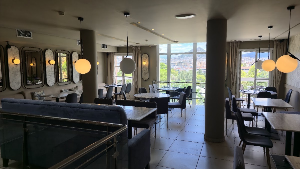 THISSIO VIEW - Rooftop Restaurant & Bar