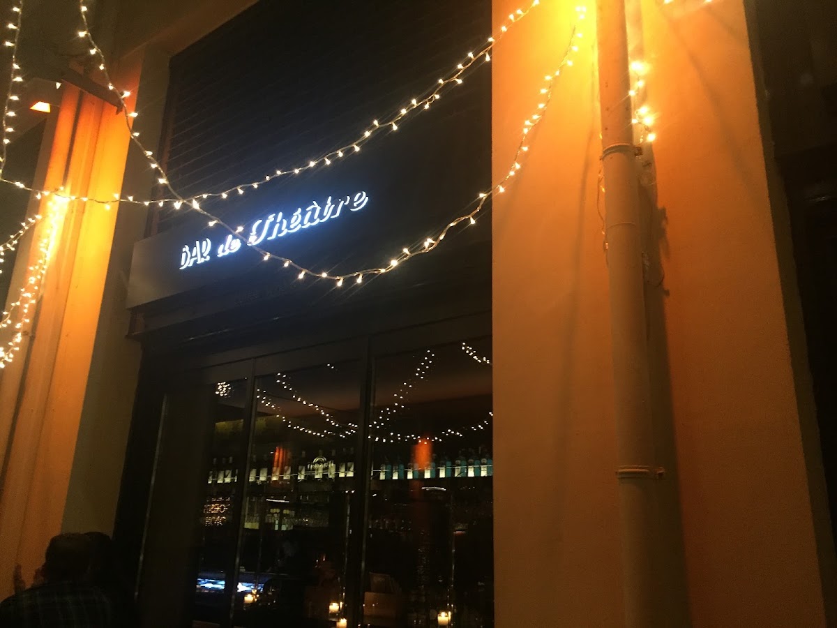Bar De Theatre