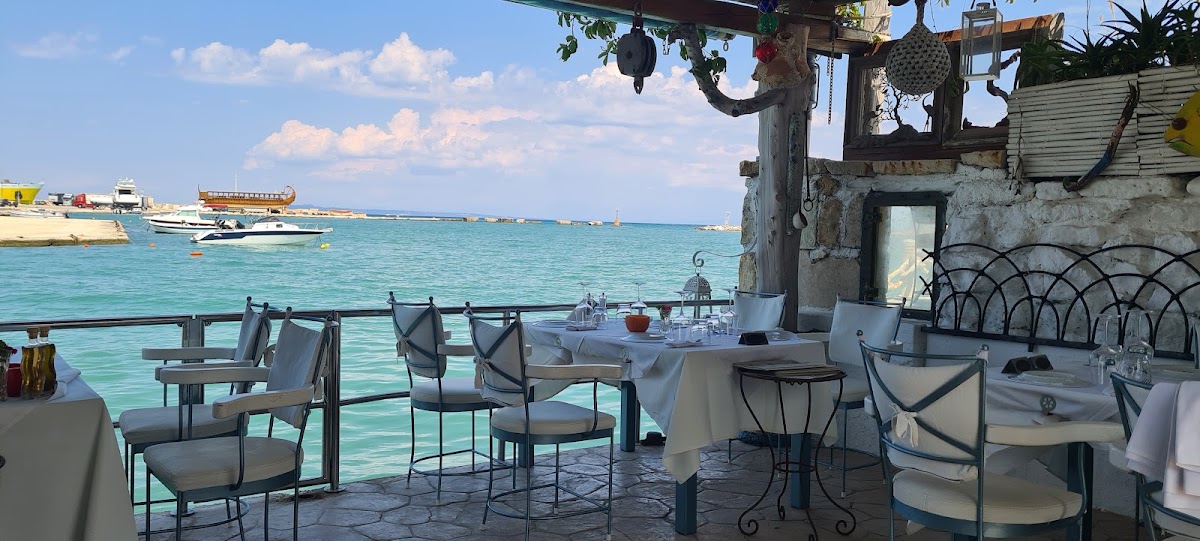 Komis Fish Tavern