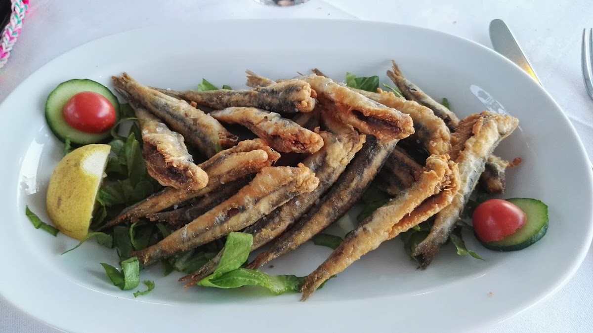 Komis Fish Tavern